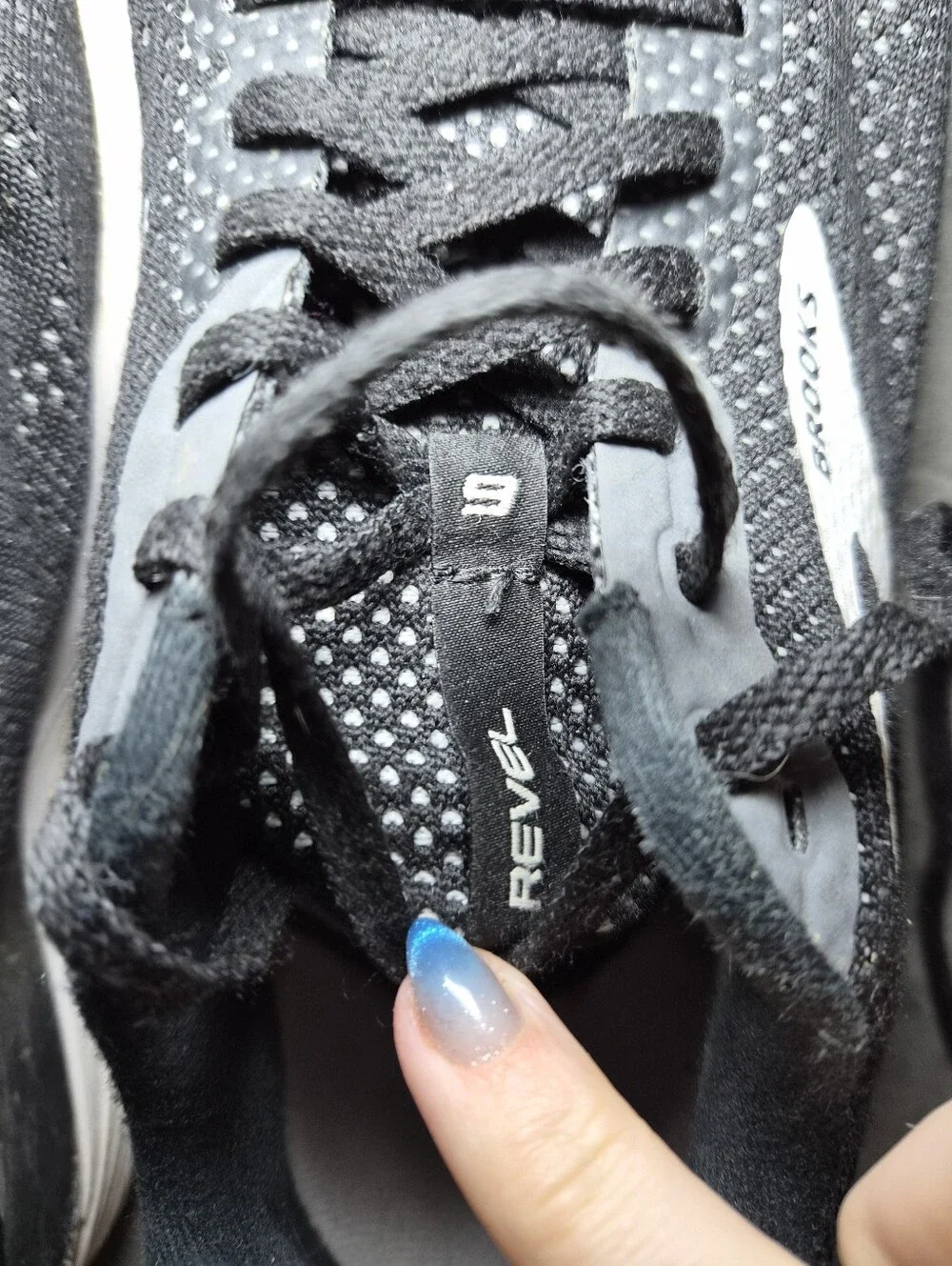 Brooks Revel Running Shoes 8.5 Medium B - Black with White Accents - Picture 7 of 9